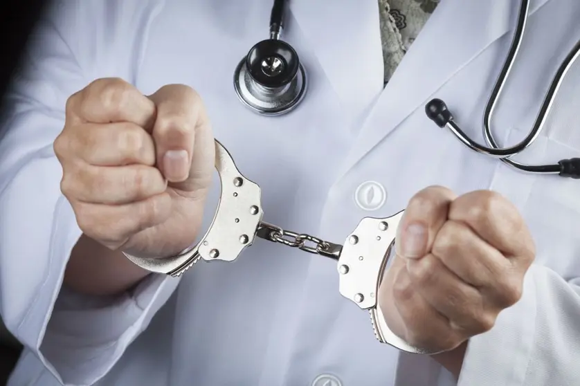 6387-condenan-a-diez-meses-de-prision-a-un-medico-por-abuso-sexual