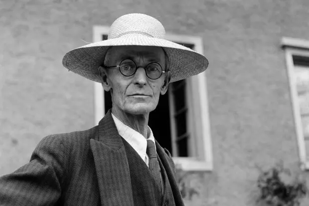 Escritor alemán Hermann Hesse