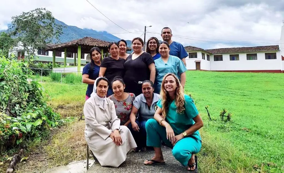 Inês, abajo a la derecha, en su último voluntariado