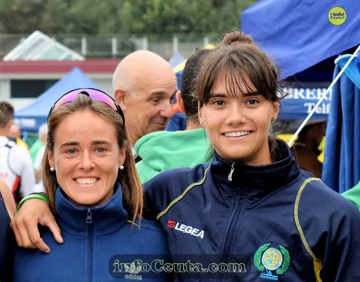 Isa Contreras y Sara Ouzande en el embalse David Cal, en el Pontillón de Castro en Verducido (Pontevedra)