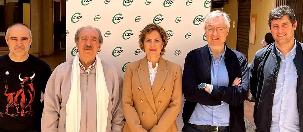 De izquierda a derecha: José Miguel Vaquero, secretario de CSIF-UGR; Rafael Delgado, vicepresidente de Educación Andalucía (Universidades); Estefanía Lara, presidenta CSIF y del sector Educación Ceuta; Augusto Piqueras, coordinador de CSIF-UGR y Juan Carlos de la Cruz, delegado sindical del Comité PDIL de Melilla.