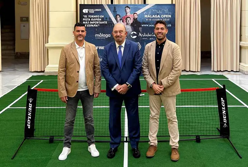 Yasin Harrús, junto al Miguel Díaz (presidente de la RFET) y Omar El Founti Gutiérrez (director del OPEN)