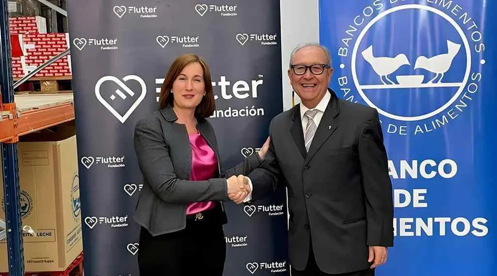 La representante nacional de Flutter, Esther Martín Ortega y el presidente del BdeA, Pedro Mariscal.