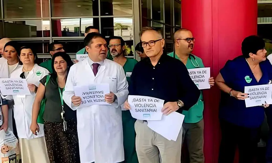 El director Territorial del INGESA en Ceuta, Jes&uacute;s Lopera; el presidente del SMC y COMCE, Enrique Roviralta y la secretaria general Auton&oacute;mica de SATSE Ceuta, Elisabeth Mu&ntilde;oz.