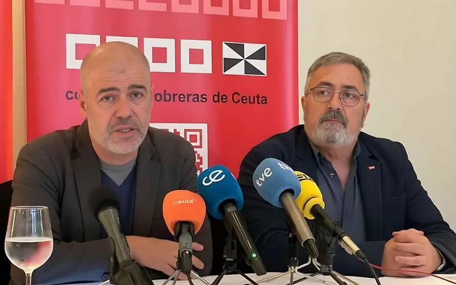 Unai Sordo con el anterior secretario general de CCOO de Ceuta, Emilio Postigo.