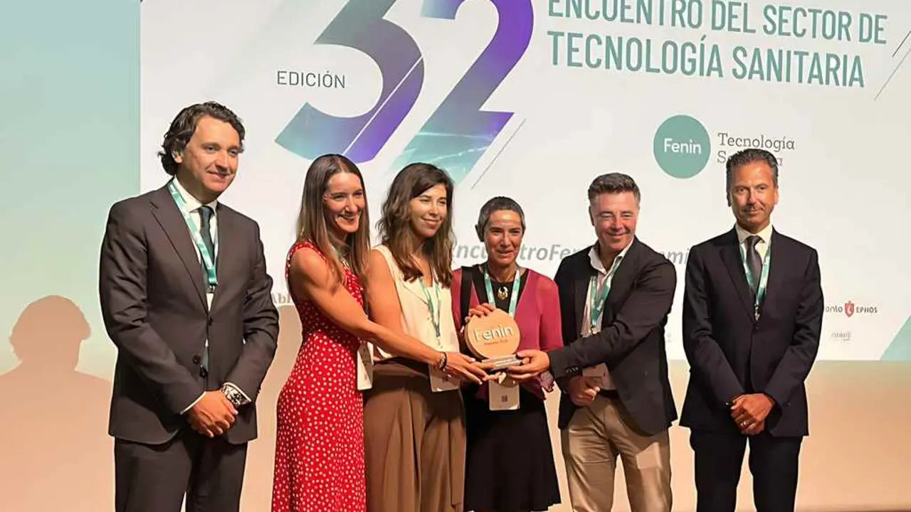 Parte del equipo de contrataci&oacute;n del INGESA liderado por el subdirector de Asuntos Generales y Econ&oacute;mico-Presupuestarios del INGESA, Javier L&oacute;pez Jerez; y la subdirectora adjunta, Yolanda Pascual; junto a Jorge Huertas, presidente de FENIN, y Pablo Crespo, secretario general de FENIN.