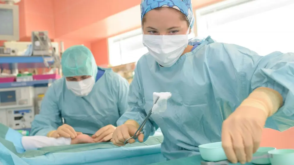 two-surgeons-in-operating-room-PCA6CHX-1-1024x683