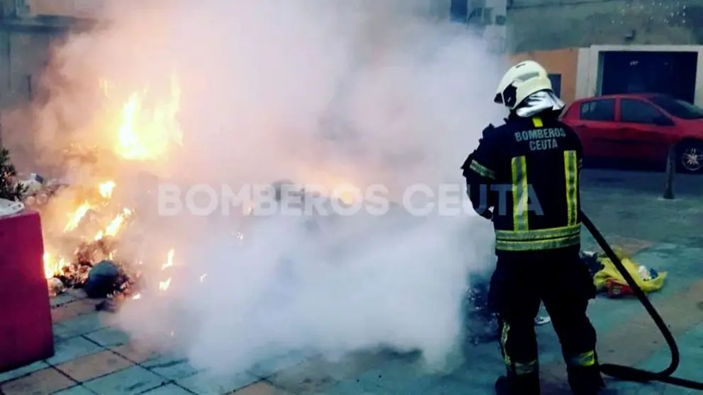 4 de marzo, 07.20 horas, Plaza Padre Cerv&oacute;s (Barriada Pr&iacute;ncipe Alfonso), incendio de contenedor.