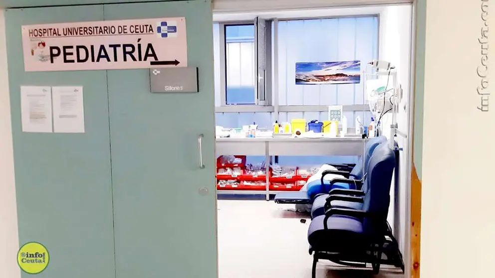 Habit&aacute;culo donde se atiende a ni&ntilde;os, dentro del &aacute;rea de adultos, con sillones sin separaci&oacute;n de seguridad.