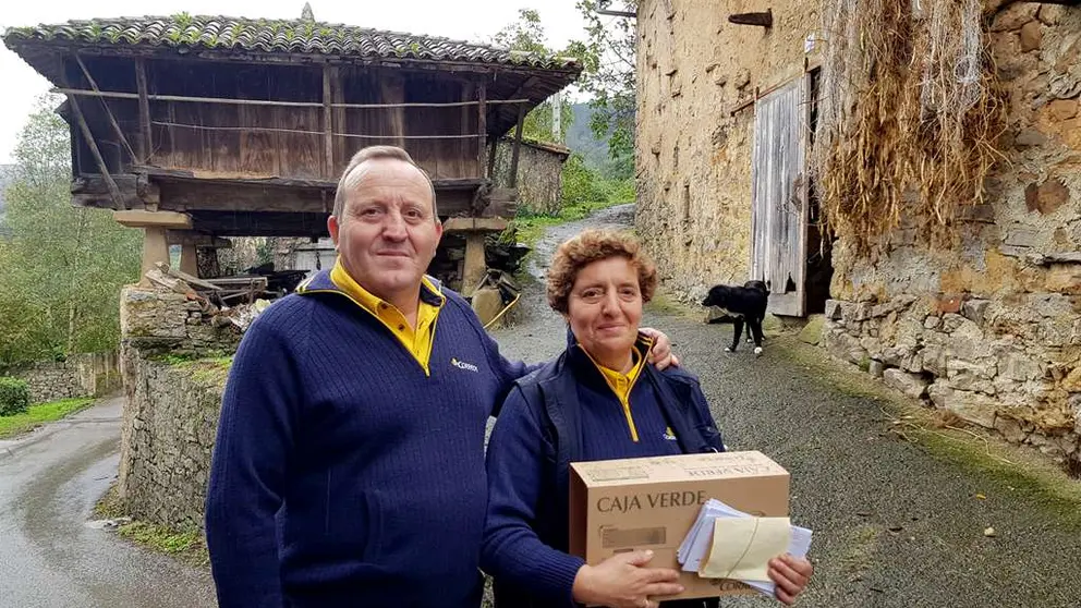 villaviciosahermosa.com I Hermanos Julia y Roberto D&iacute;az, Arce en Roz&aacute;es, Villaviciosa