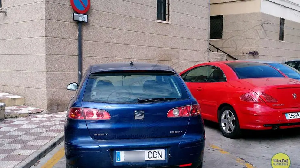 Vado ocupado por un veh&iacute;culo de la familia del discapacitado que no coincide con las matriculas concedidas.