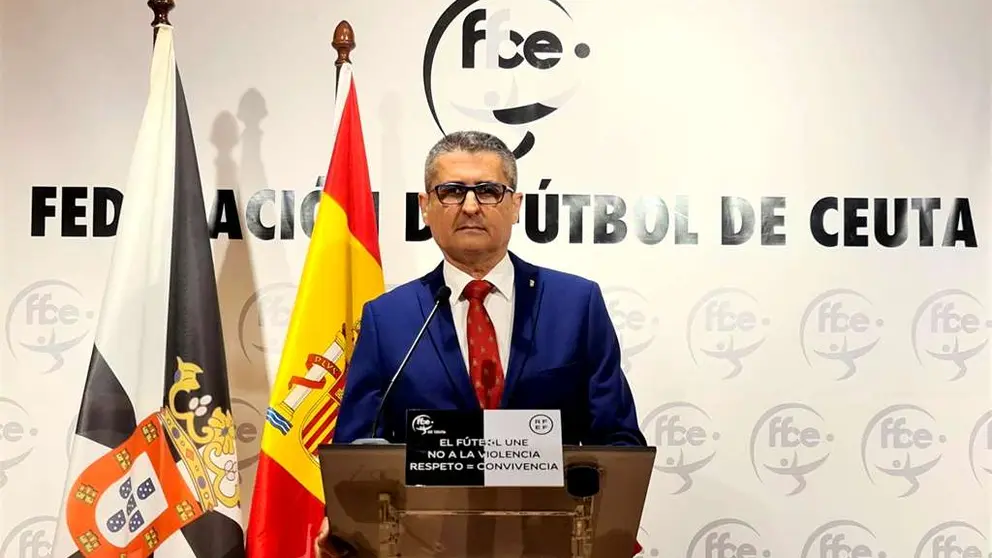 El presidente de la Real Federaci&oacute;n de F&uacute;tbol de Ceuta, Antonio Garc&iacute;a Gaona