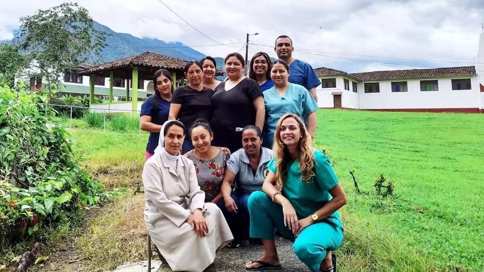 In&ecirc;s, abajo a la derecha, en su &uacute;ltimo voluntariado
