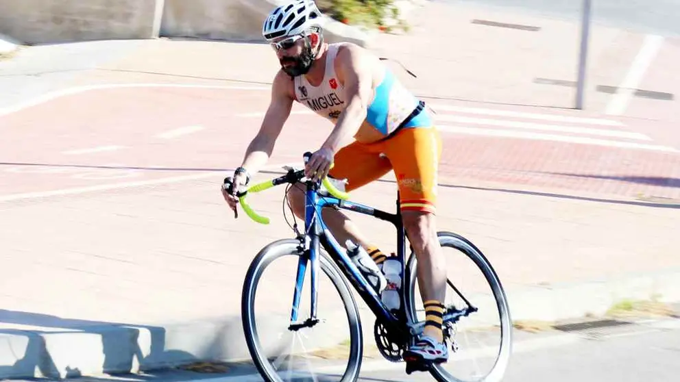 Triatleta Miguel &Aacute;ngel Mar&iacute;a P&eacute;rez