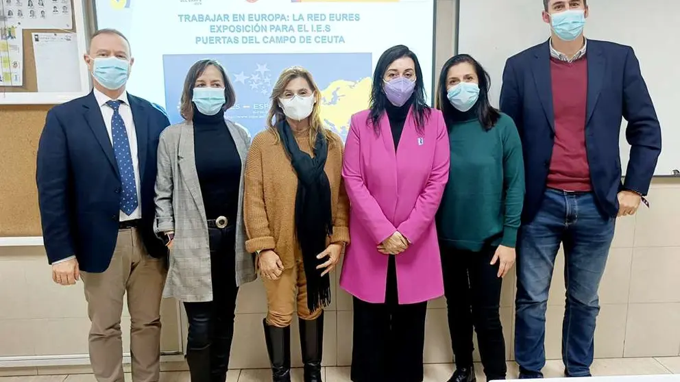 SEPE m&aacute;s equipo directivo del IES puertas del Campo y la directora provincial de Educaci&oacute;n