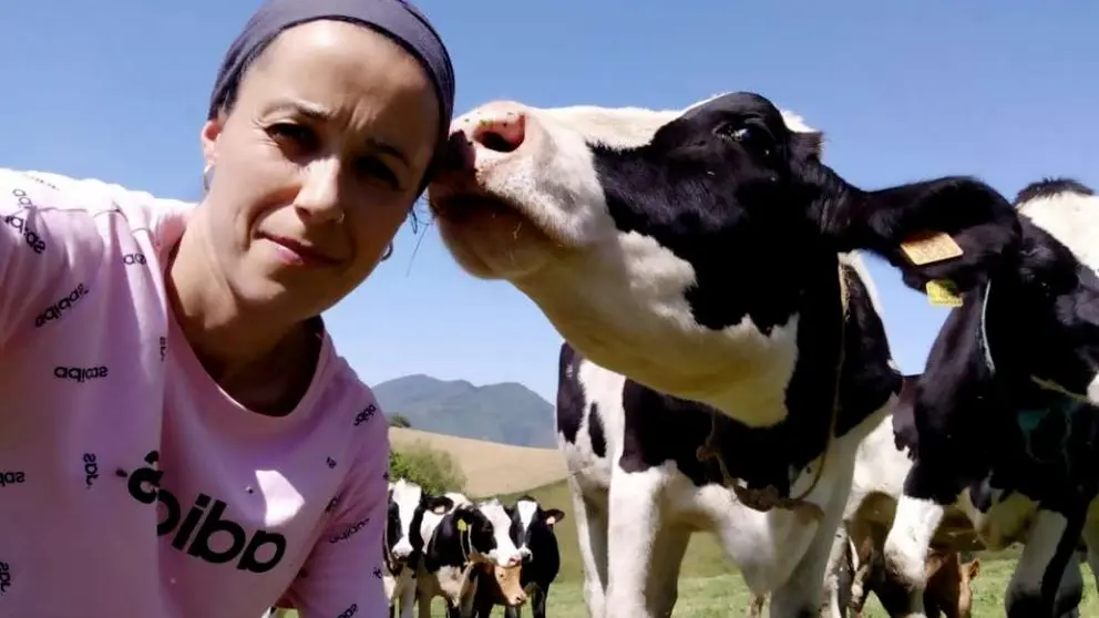 Mar&iacute;a G&oacute;mez, Cantabria, formada en Gesti&oacute;n Comercial y Marketing, tiene 180 cabezas de vacuno de leche y dos caba&ntilde;as  rurales.