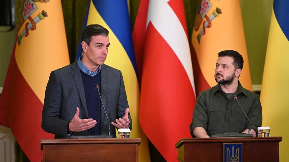 El presidente del Gobierno, Pedro S&aacute;nchez, y el presidente de Ucrania, Volod&iacute;mir Zelenski, durante la rueda de prensa que han ofrecido tras reunirse en Kyiv. (Foto Bellacasa)