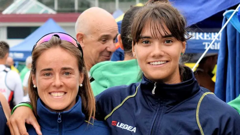 Isa Contreras y Sara Ouzande en el embalse David Cal, en el Pontill&oacute;n de Castro en Verducido (Pontevedra)