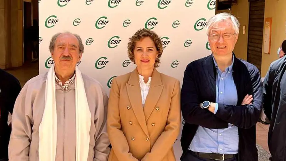 De izquierda a derecha: Jos&eacute; Miguel Vaquero, secretario de CSIF-UGR; Rafael Delgado, vicepresidente de Educaci&oacute;n Andaluc&iacute;a (Universidades); Estefan&iacute;a Lara, presidenta CSIF y del sector Educaci&oacute;n Ceuta; Augusto Piqueras, coordinador de CSIF-UGR y Juan Carlos de la Cruz, delegado sindical del Comit&eacute; PDIL de Melilla.