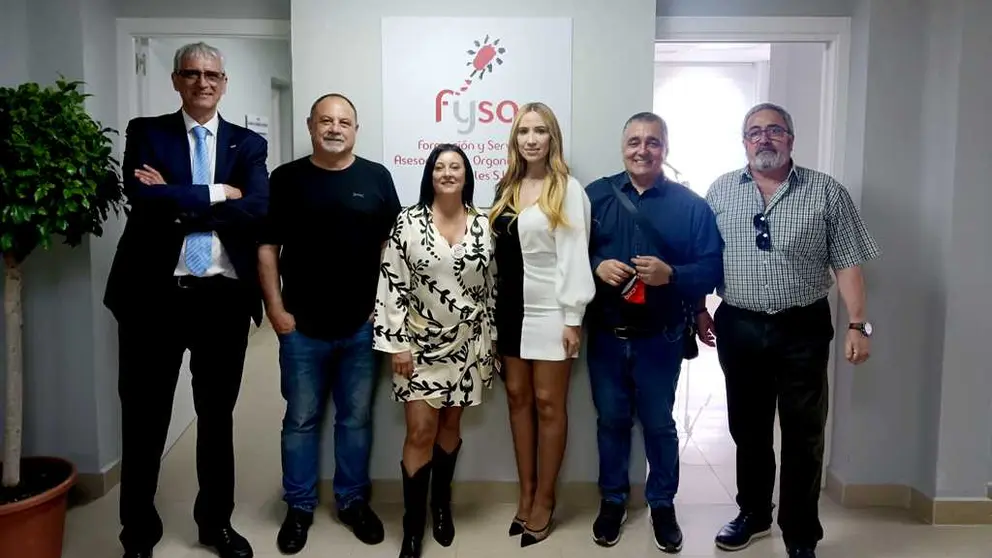 De izquierda a derecha: Antonio Cabrera, gerente FYSA; Agust&iacute;n Mart&iacute;n, secretario Organizaci&oacute;n Confederal CCOO; Natividad Ramos, secretaria general de la Federaci&oacute;n de Sanidad y Sociosanitarios de CCOO de Melilla; Mar&iacute;a &Aacute;ngeles Asensi, responsable FYSA en Melilla; Francisco M. L&oacute;pez y Emilio Postigo, secretarios generales de CCOO Melilla y Ceuta.