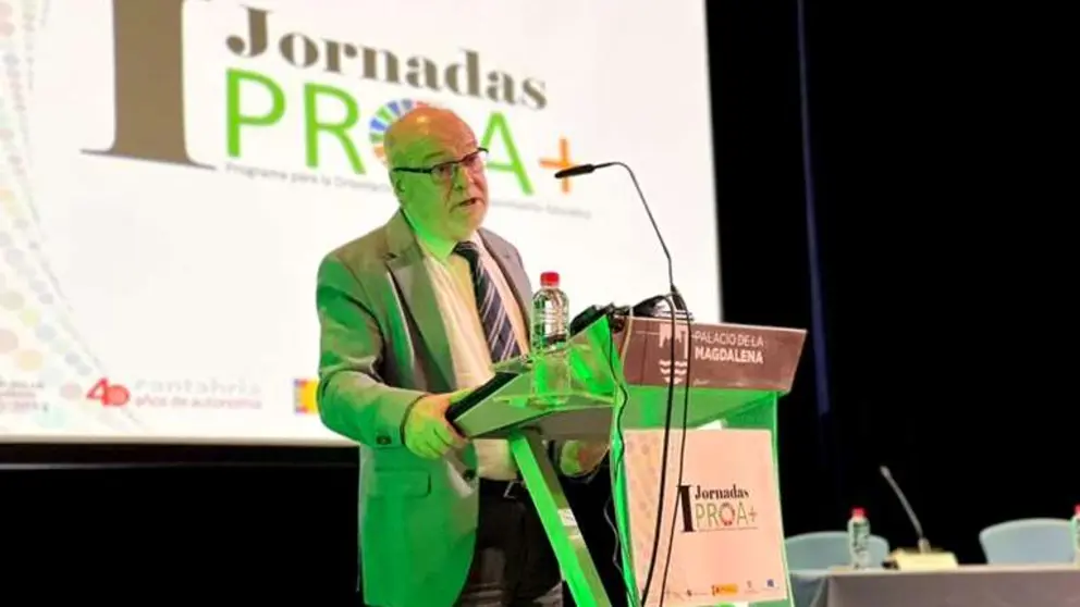 El secretario de Estado de Educaci&oacute;n, Jos&eacute; Manuel Bar, ha inaugurado la jornada, junto al presidente de Cantabria, Miguel &Aacute;ngel Revilla,