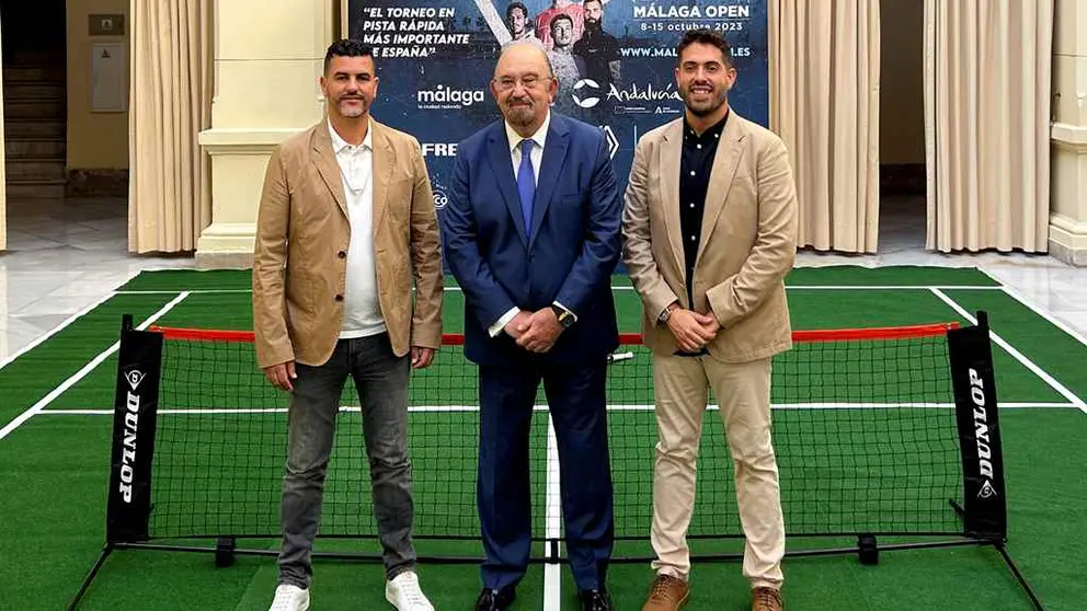 Yasin Harr&uacute;s, junto al Miguel D&iacute;az (presidente de la RFET) y Omar El Founti Guti&eacute;rrez (director del OPEN)