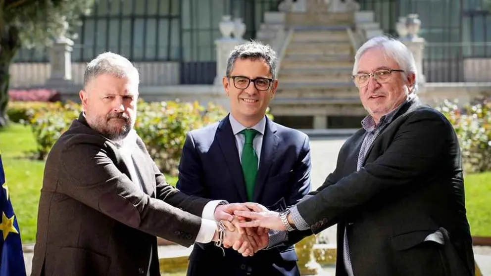 Ministro F&eacute;lix Bola&ntilde;os, Javier Jord&aacute;n de Urries (CSIF) y Carlos Javier &Aacute;lvarez (UGT).