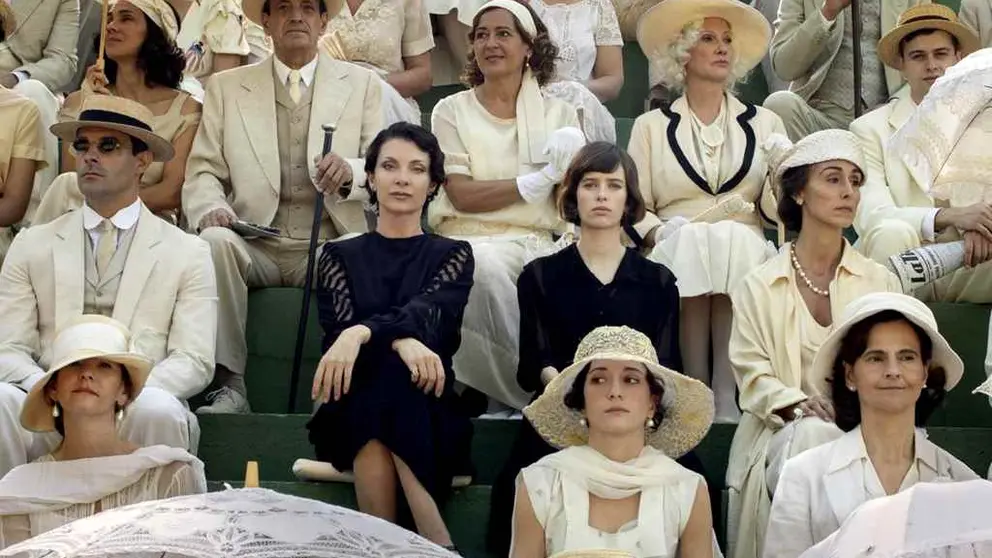 Najwa Nimri y Alba Planas en "La Virgen Roja"