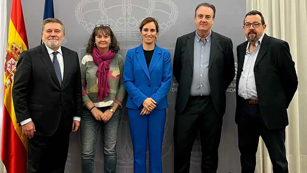Guillermo Llago, secretario t&eacute;cnico CESM, Yolanda Cabrero, asesora ministerial, M&oacute;nica Garc&iacute;a, ministra de Sanidad, V&iacute;ctor Pedrera, secretario general CESM y Jos&eacute; Mar&iacute;a Soto, vicesecretario general CESM.