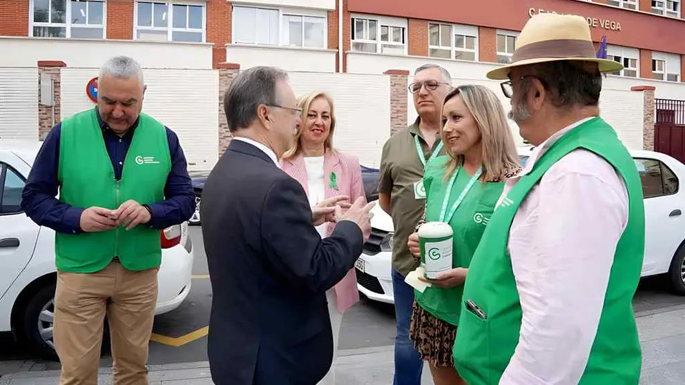 Vivas con el presidente de AECC, Jes&uacute;s Mar&iacute;a Ferreiro, Casildo Vicioso (vicepresidente) y Francisco Casado (tesorero).