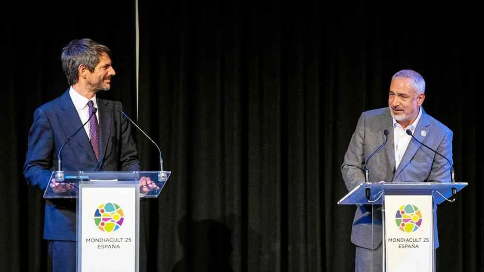 El ministro de Cultura, Ernest Urtasun, y el subdirector general de Cultura de UNESCO, Ernesto Ottone, presentan Mondiacult 2025.