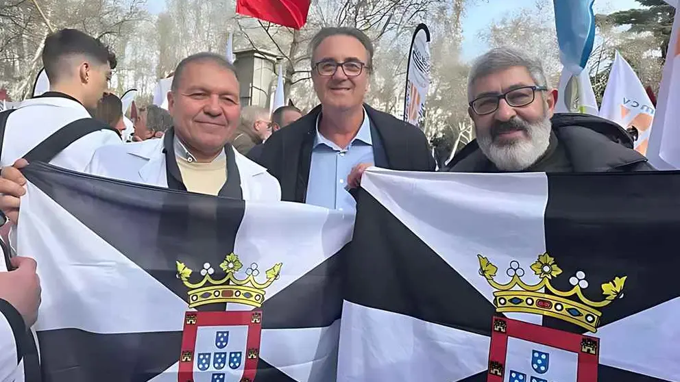 El presidente de COMCE, Enrique Roviralta; secretario general de CEMS, V&iacute;ctor Pedrera y el secretario general del SMC, Abdelghani El Amrani El Marini.