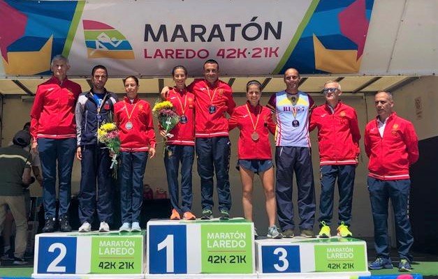 Participantes del ET con las medallas