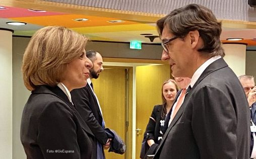 salvador-illa-ministro-de-sanidad-junto-a-stella-kyriakides-comisaria-de-salud-de-la-ue-foto_4_508x316