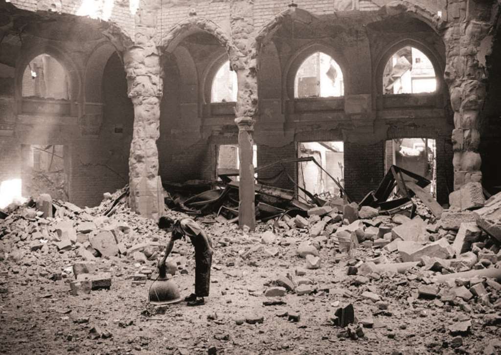 2 BIBLIOTECA SARAJEVO DESTRUIDA 1
