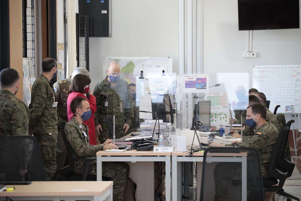 20210322-robles-visita-el-cuartel-general-de-la-fuerza-terrestre-en-sevilla-foto-robn-somonte_51062635311_o