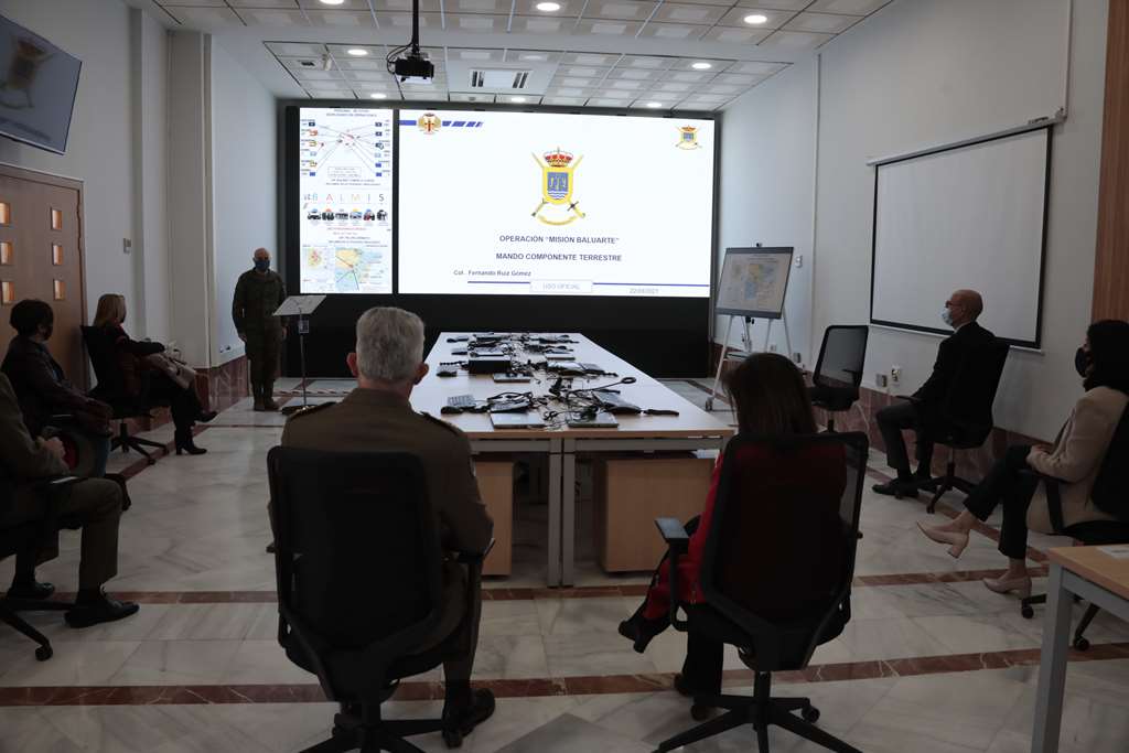 20210322-robles-visita-el-cuartel-general-de-la-fuerza-terrestre-en-sevilla-foto-robn-somonte_51061922288_o