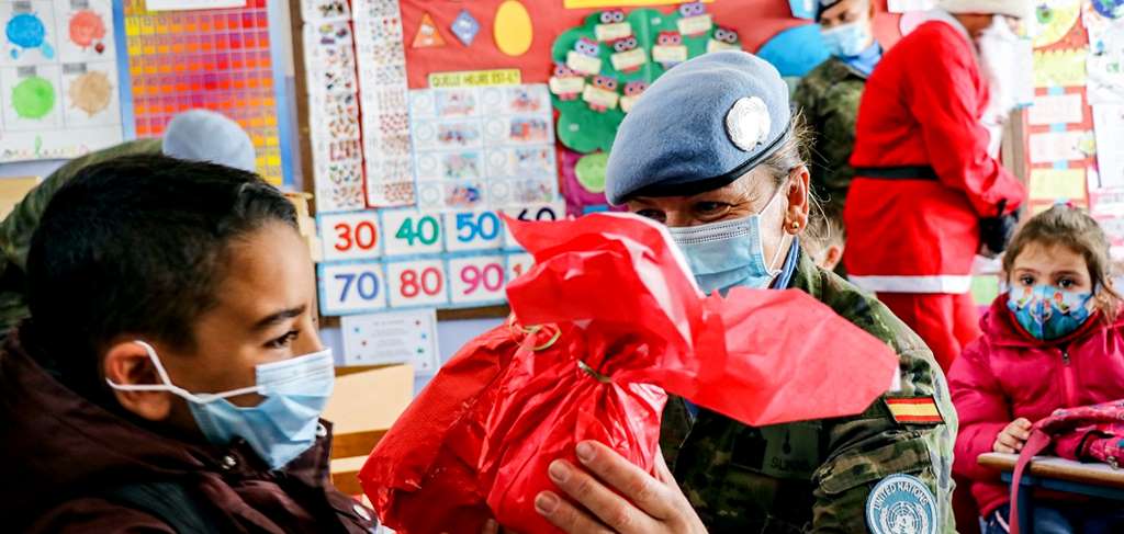 Donación en colegio de Kleyaa