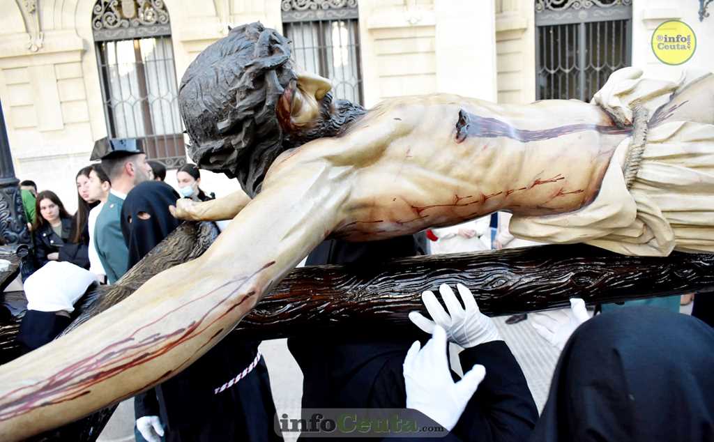 Cofradía del Santísimo Cristo de la Encrucijada y María Santísima de las Lágrimas