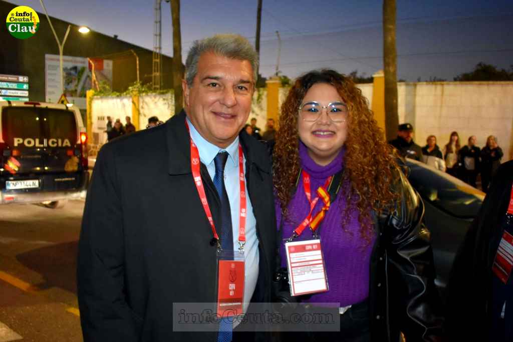 Clau FM reportera gráfica de infoCeuta.com, con Joan Laporta, presidente del FC Barcelona.