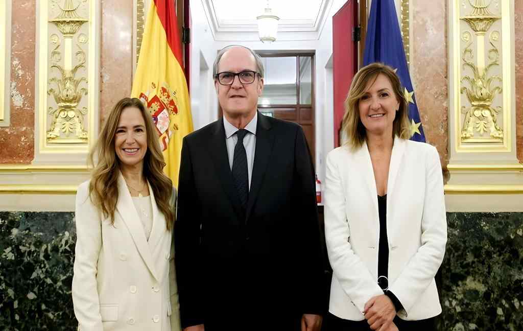 Teresa Jiménez-Becerril y Patricia Bárcena Adjuntas del Defensor del Pueblo, Ángel Gabilondo.